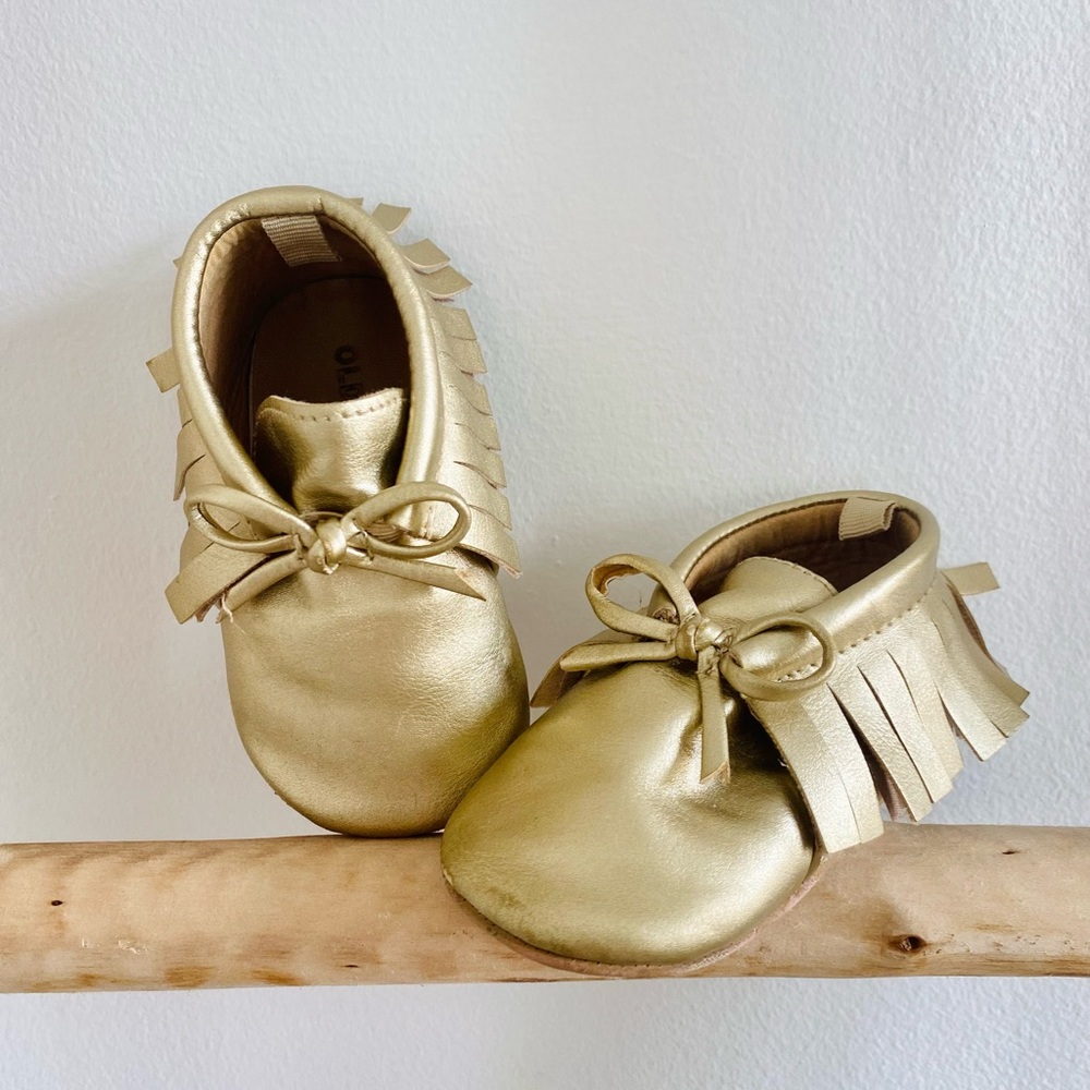 Infant Baby crib crawler gold moccasins sz 12 months